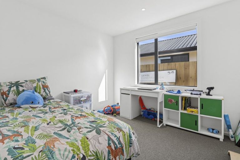 Photo of property in 32 Burbank Road, Wanaka, 9382