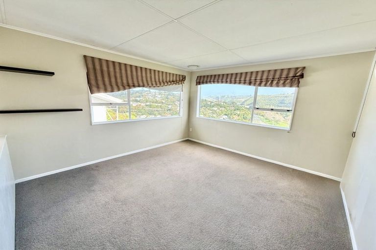 Photo of property in 17a Castle Crescent, Stokes Valley, Lower Hutt, 5019
