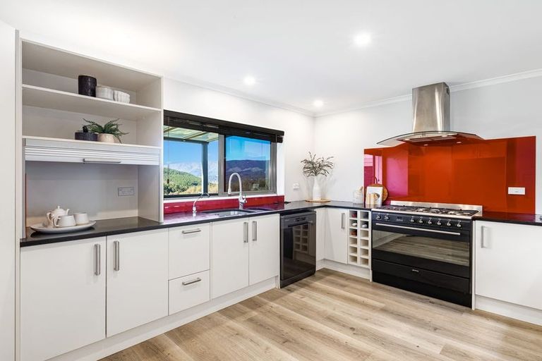 Photo of property in 21 Mcewen Crescent, Riverstone Terraces, Upper Hutt, 5018