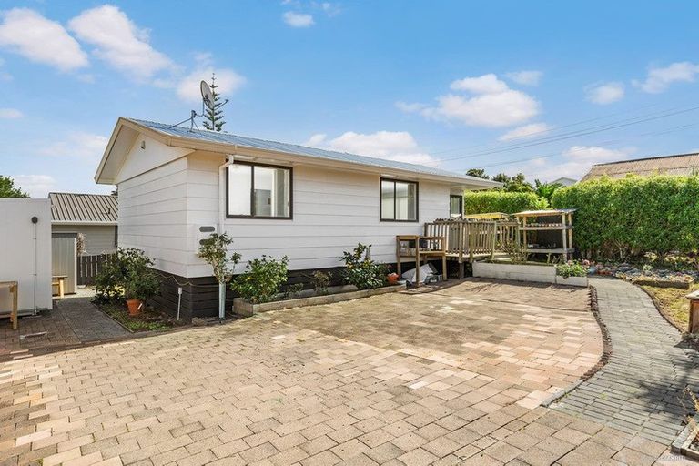 Photo of property in 2/8 Christmas Road, Manurewa, Auckland, 2102