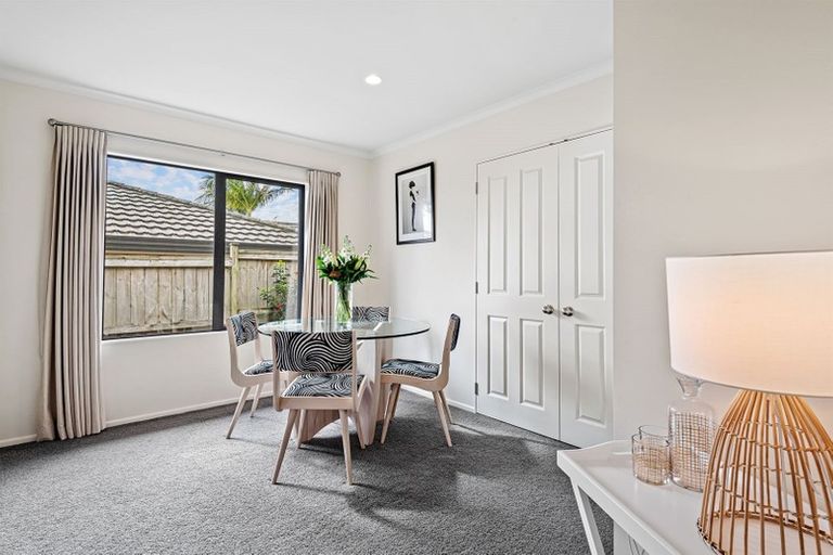 Photo of property in 12 Fearnley Grove, Albany, Auckland, 0632