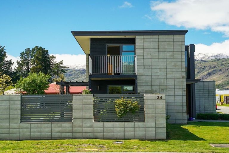 Photo of property in 24 Jollys Road, Cromwell, 9310