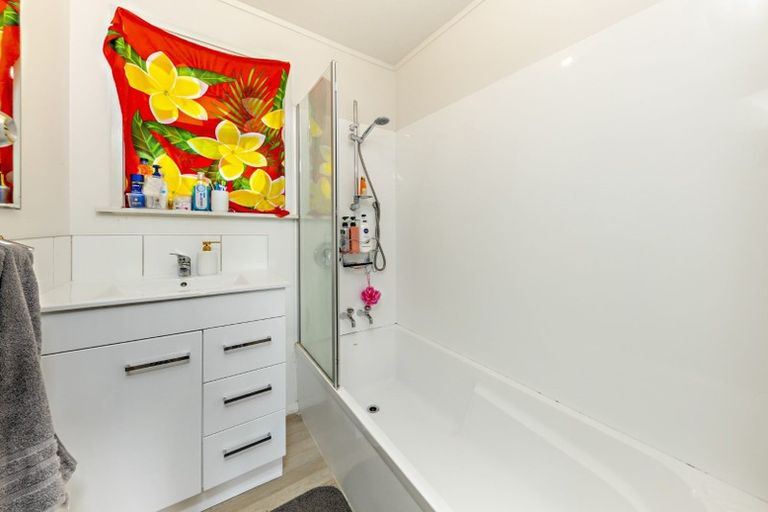 Photo of property in 14 Buller Crescent, Manurewa, Auckland, 2102