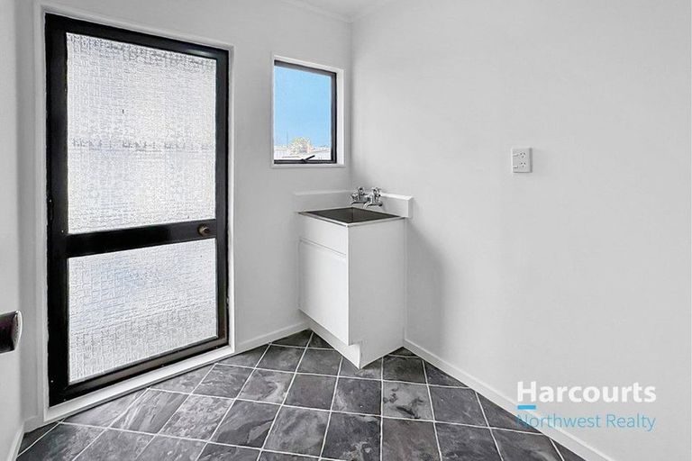 Photo of property in 1/729 Swanson Road, Swanson, Auckland, 0612