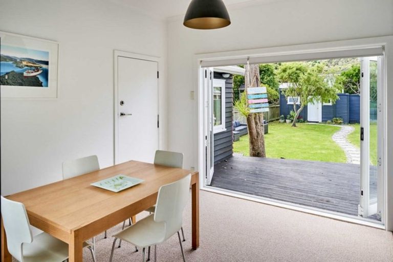 Photo of property in 147 Marine Parade, Eastbourne, Lower Hutt, 5013