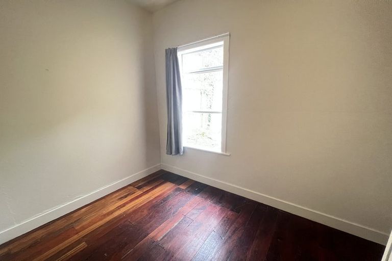 Photo of property in 92 Rolleston Street, Mount Cook, Wellington, 6021