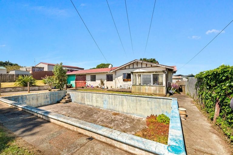 Photo of property in 32 Manuka Street, Castlecliff, Whanganui, 4501