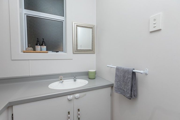 Photo of property in 5 Mcgreevy Street, Waipawa, 4210