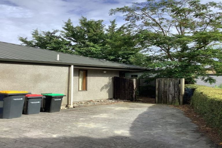 Photo of property in 17b Ramore Place, Redwood, Christchurch, 8051