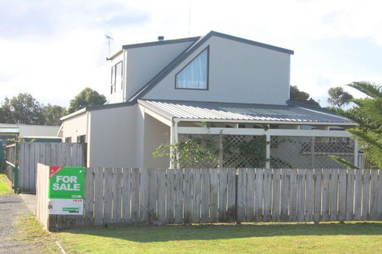 Photo of property in 107a Linton Crescent, Whangamata, 3620