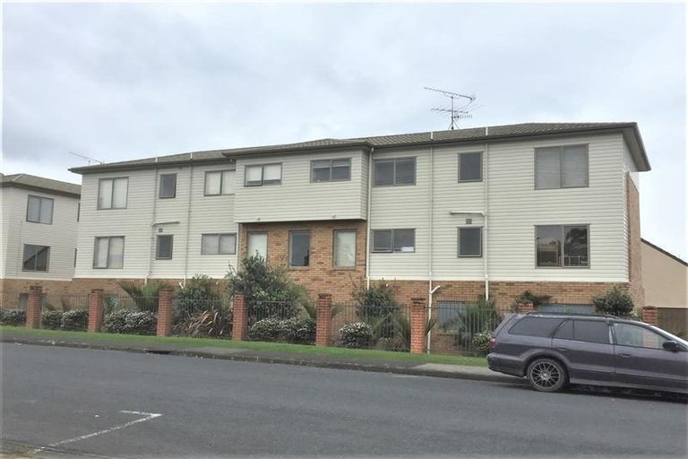 Photo of property in St Claire Village, 182/172 Mcleod Road, Te Atatu South, Auckland, 0610