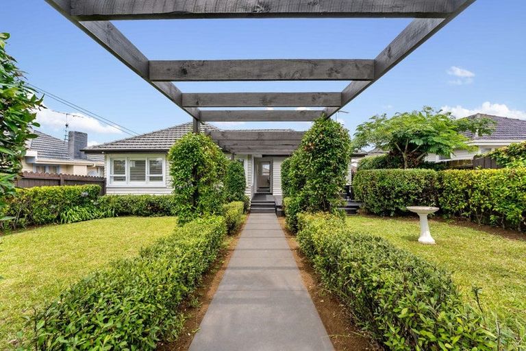 Photo of property in 1/28 Bleakhouse Road, Howick, Auckland, 2014