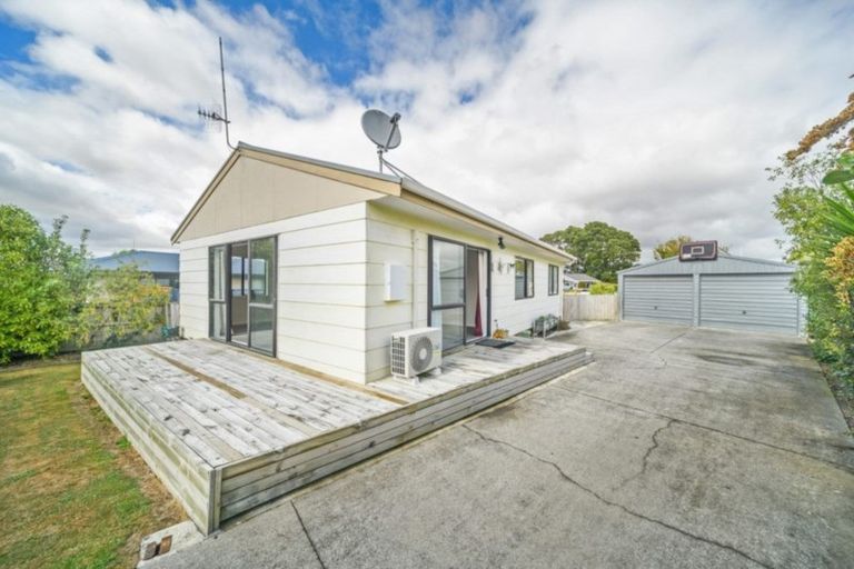 Photo of property in 99 Hillcrest Drive, Kelvin Grove, Palmerston North, 4414