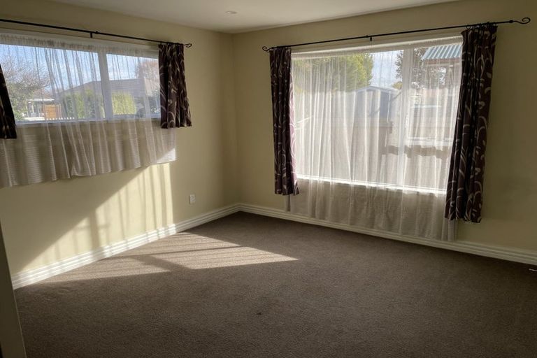 Photo of property in 1/1 Glenys Place, Broomfield, Christchurch, 8042