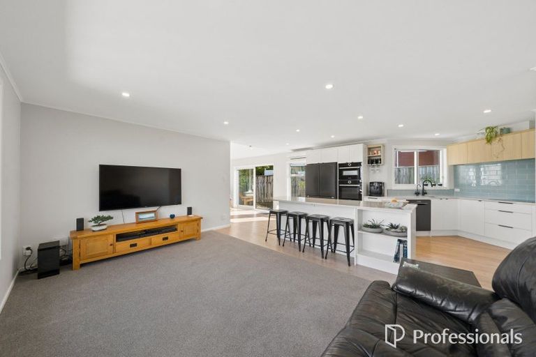 Photo of property in 24 Pekanga Road, Normandale, Lower Hutt, 5010