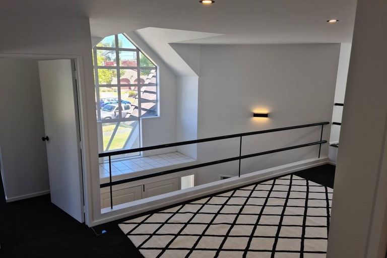 Photo of property in 18 Glenburn Place, Avonhead, Christchurch, 8042