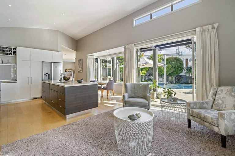 Photo of property in 1/2 Clifton Road, Hauraki, Auckland, 0622