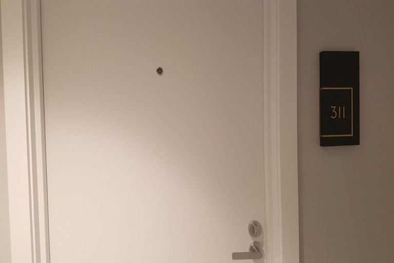 Photo of property in 44 Compton Street, Hillcrest, Auckland, 0627