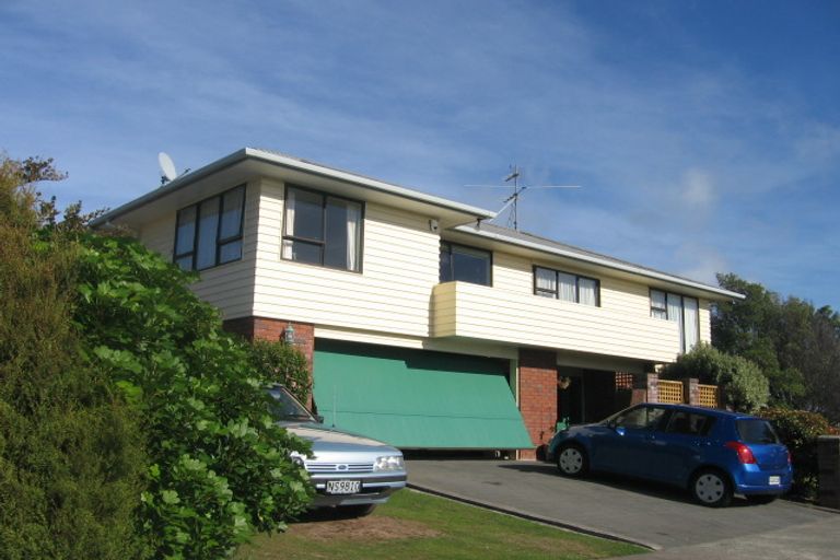 Photo of property in 5 Sailmaker Close, Whitby, Porirua, 5024