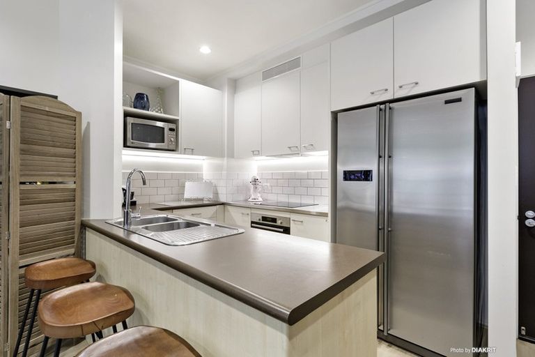 Photo of property in Mendosa Terraces Apartments, 3/9 Ebor Street, Te Aro, Wellington, 6011