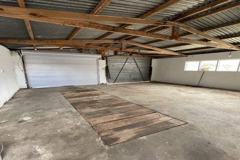 Photo of property in 16 Savoy Road, Glen Eden, Auckland, 0602