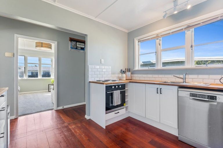 Photo of property in 43 Lewis Avenue, Aramoho, Whanganui, 4500