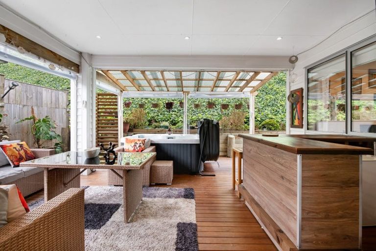 Photo of property in 140 Arran Point Parade, Orewa, 0931