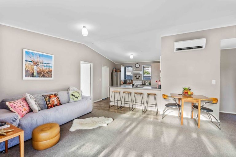 Photo of property in 7 Eruini Street, Waikanae Beach, Waikanae, 5036