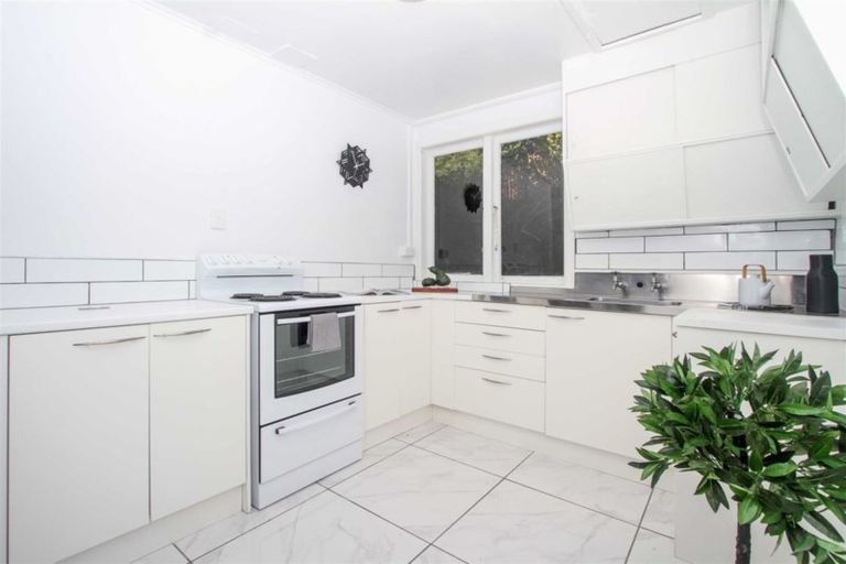 Photo of property in 32 Shetland Street, Glen Eden, Auckland, 0602