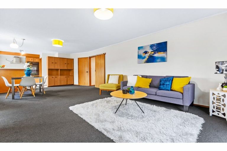 Photo of property in 2/58 Hillcrest Avenue, Hillcrest, Auckland, 0627