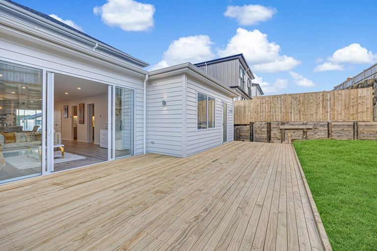 Photo of property in 40 Drumnaconagher Road, Flat Bush, Auckland, 2019