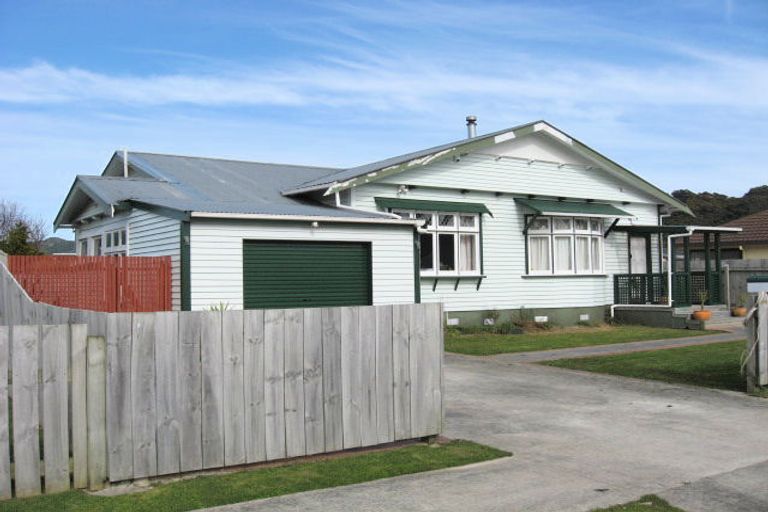 Photo of property in 9 Grimsby Grove, Wainuiomata, Lower Hutt, 5014