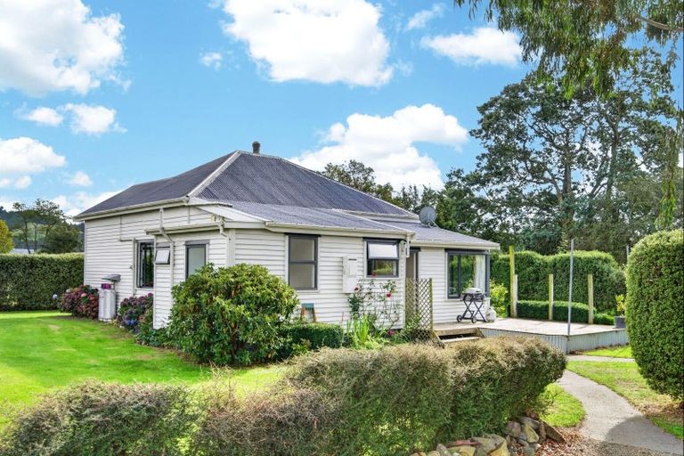 Photo of property in 63 Bridge Street, Coalgate, 7673