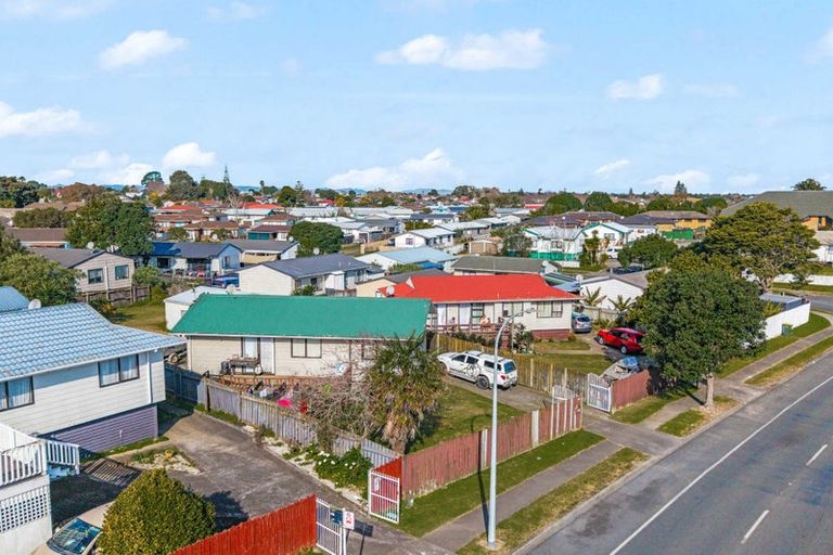 Photo of property in 174 Finlayson Avenue, Clendon Park, Auckland, 2103