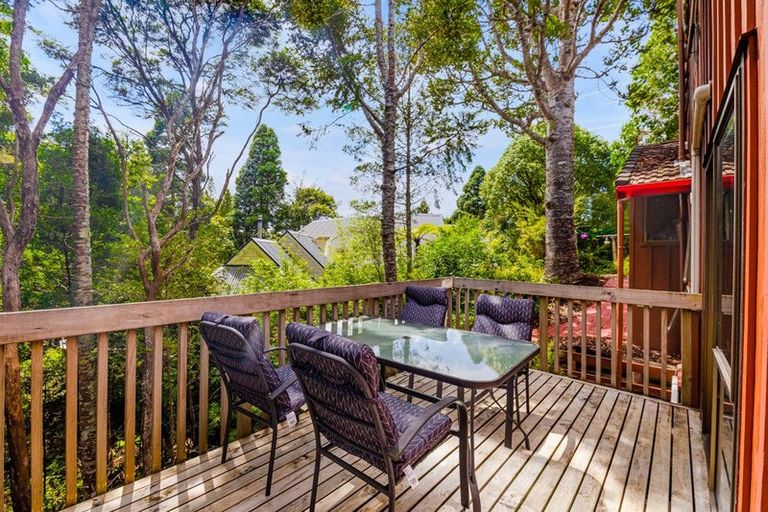 Photo of property in 15 Kaurimu Rise, Titirangi, Auckland, 0604