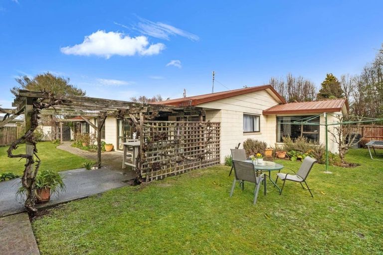Photo of property in 8 Dulcie Place, Harewood, Christchurch, 8051