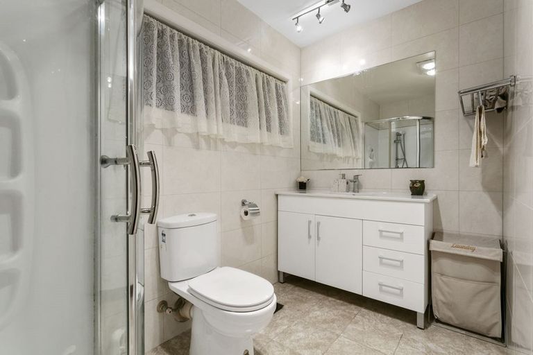 Photo of property in 1/24 Martin Crescent, Northcote, Auckland, 0627