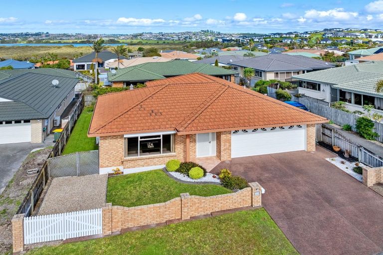 Photo of property in 15 Kath Hopper Drive, Orewa, 0931