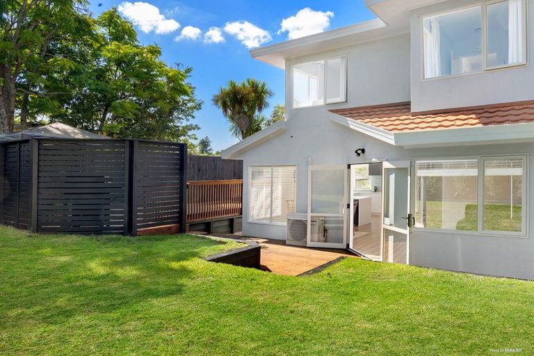 Photo of property in 1/64 Hogans Road, Glenfield, Auckland, 0629