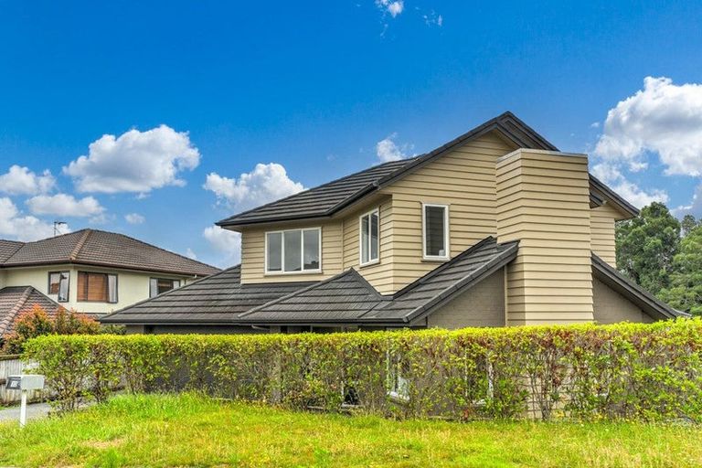 Photo of property in 12 Kouras Place, Flat Bush, Auckland, 2016