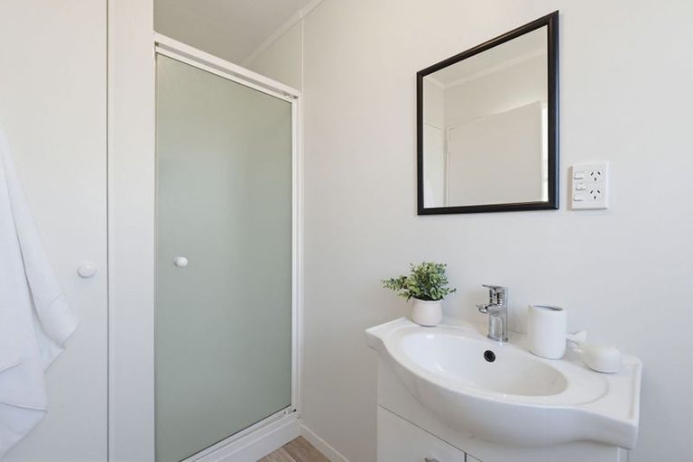 Photo of property in 12 Nimmo Avenue West, Waikanae, 5036