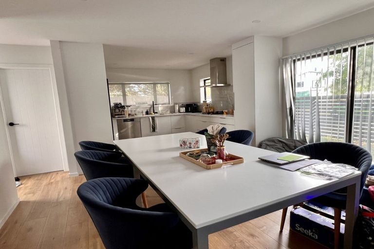 Photo of property in 53a Megan Avenue, Pakuranga Heights, Auckland, 2010