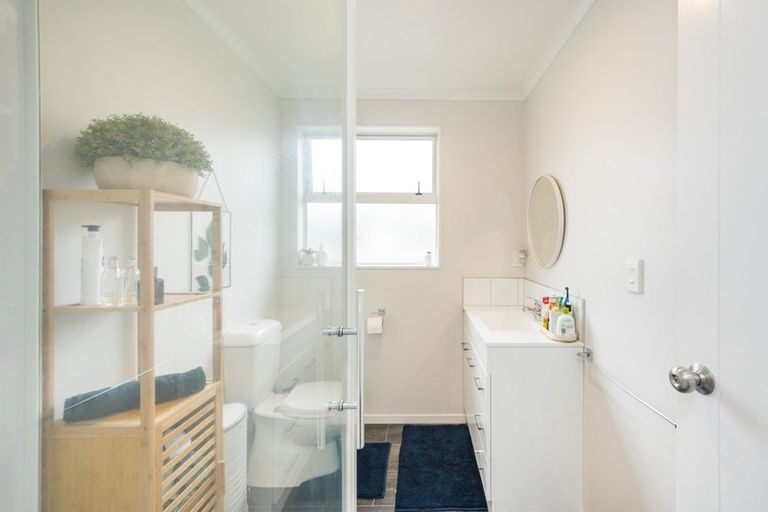 Photo of property in 58a Exeter Crescent, Takaro, Palmerston North, 4412