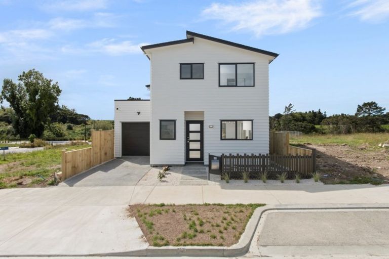 Photo of property in 10 Riroriro Road, Hobsonville, Auckland, 0616