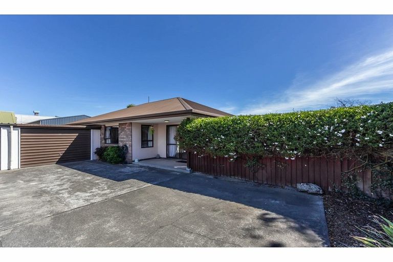 Photo of property in 17 Wiremu Street, Redwood, Christchurch, 8051