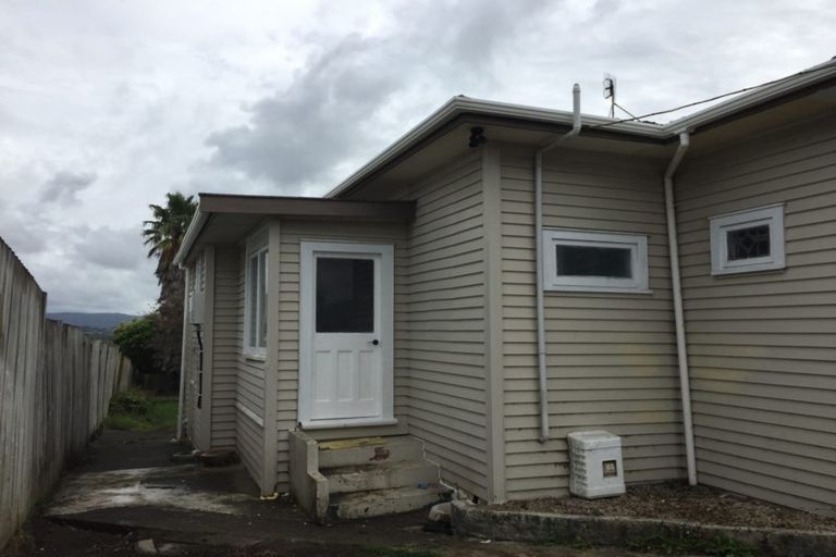 Photo of property in 3 Pleasant Road, Glen Eden, Auckland, 0602