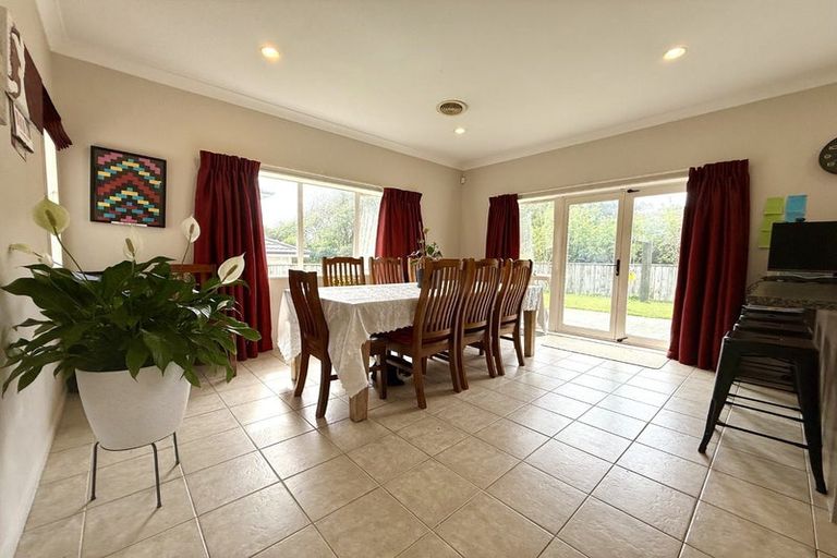 Photo of property in 211 Westchester Drive, Churton Park, Wellington, 6037