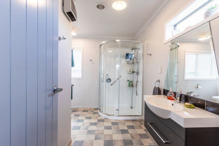 Photo of property in 1 Mckay Place, Dannevirke, 4930