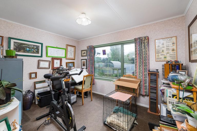 Photo of property in 92 Timaru Road, Waimate, 7924