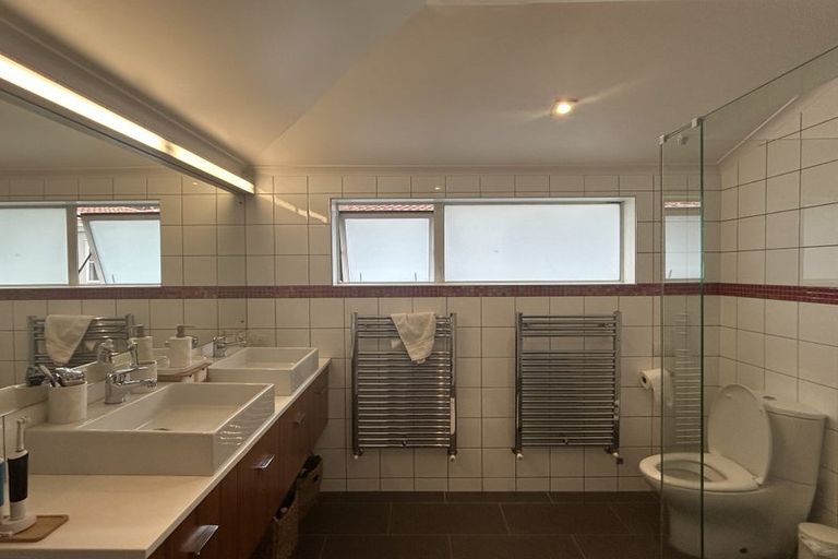 Photo of property in 12a Glenmore Street, Thorndon, Wellington, 6011